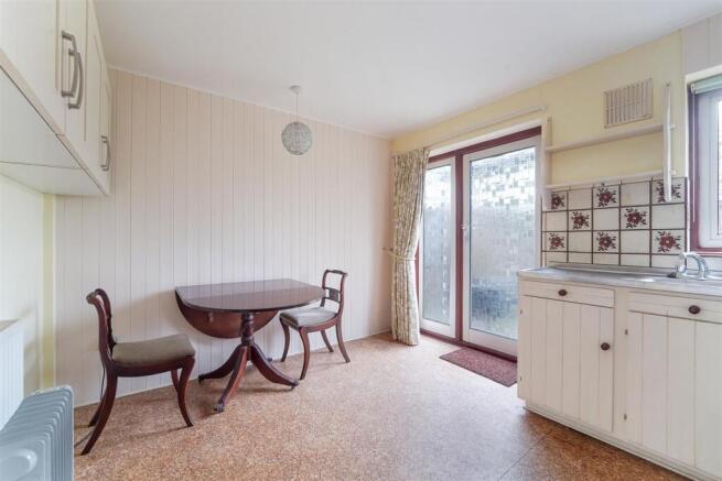 Dirdene Close, Epsom, KT17 photo 4