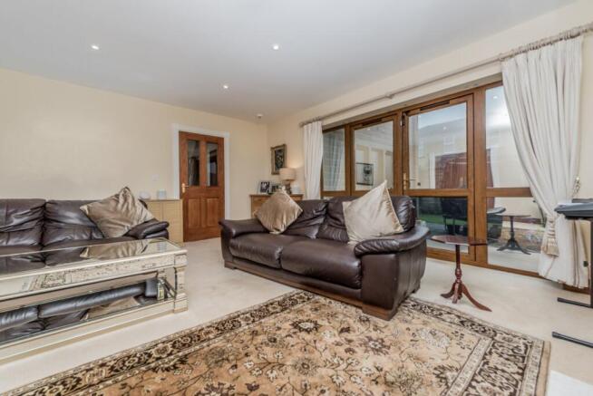 5 bed Detached for sale Image 5