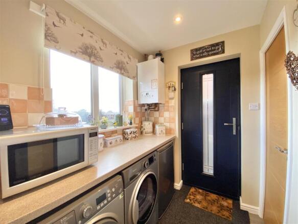 4 bed Detached for sale Image 9