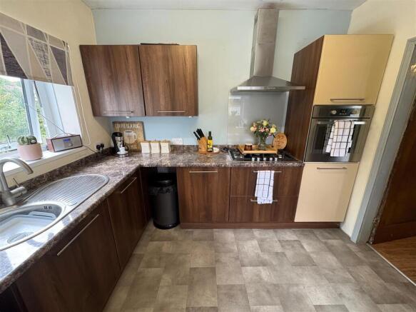 2 bed Semi-Detached Bungalow for sale Image 7