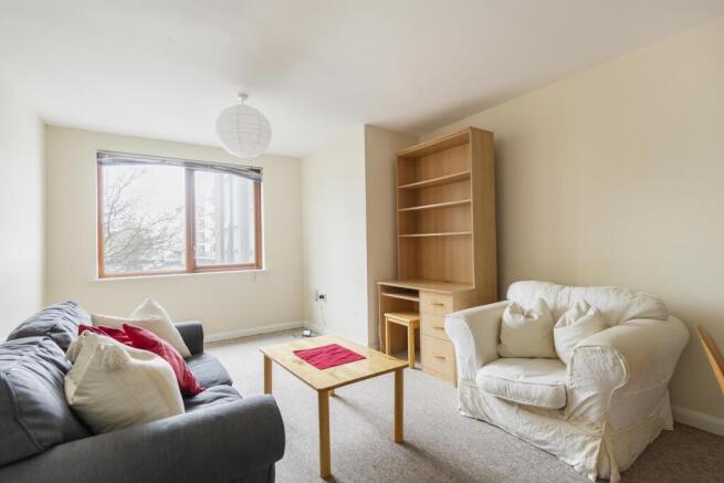 Living room ()