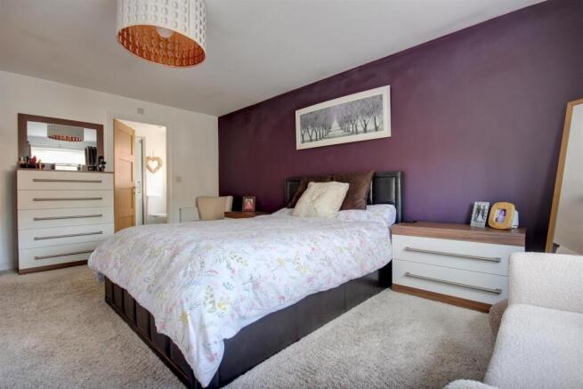 4 bed Detached for sale Image 6