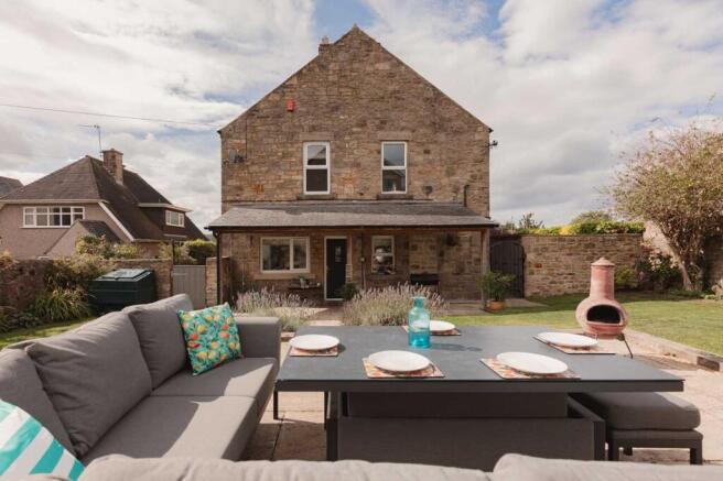 5 bed Detached for sale Image 4