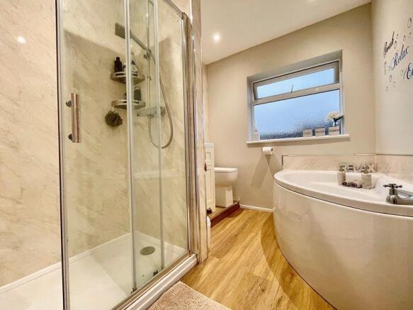 Family Bathroo...