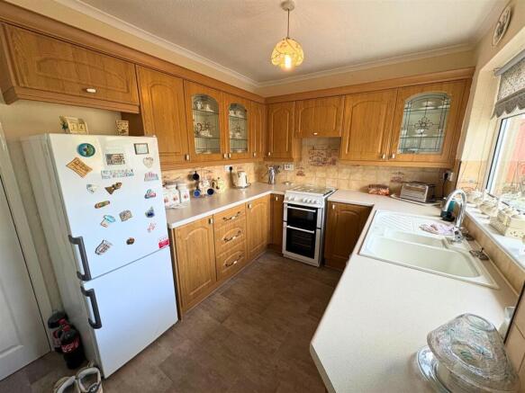 Kitchen b (edit).jpg