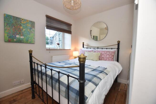 bed 2.jpg