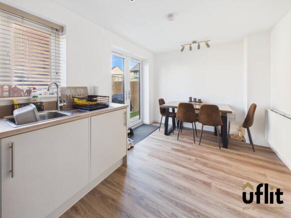 3 bed Semi-Detached for sale Image 9