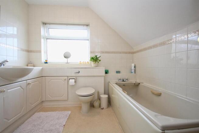 3 bed House to rent Image 12