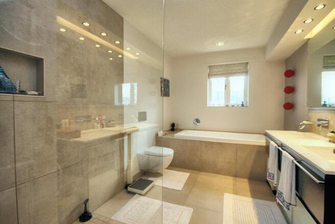 En-Suite Bathroom