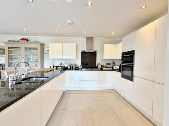 Burnbake Road, Verwood, Dorset, BH31 photo 4