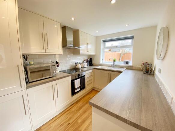 Kitchen 2.jpg