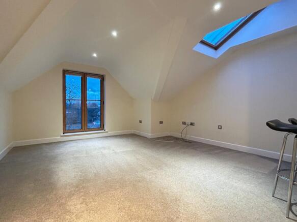 2 bed Flat to rent Image 4