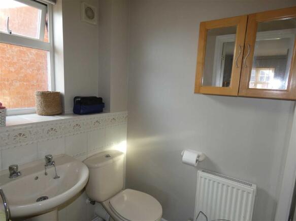 ENSUITE SHOWER ROOM