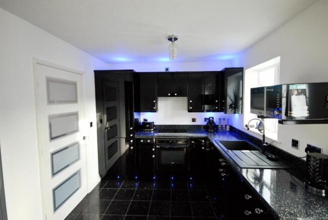 Kitchen1.jpg