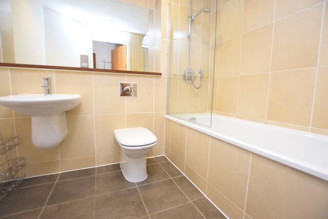 2 bed Apartment to rent Image 4