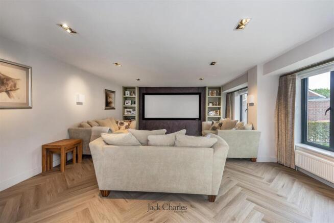 32 Fairfield Way, TN11 9EU 004.jpg