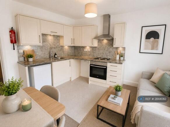 1 bed Flat to rent Image 2