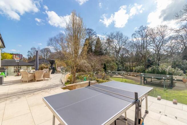 6 bed House for sale Image 12