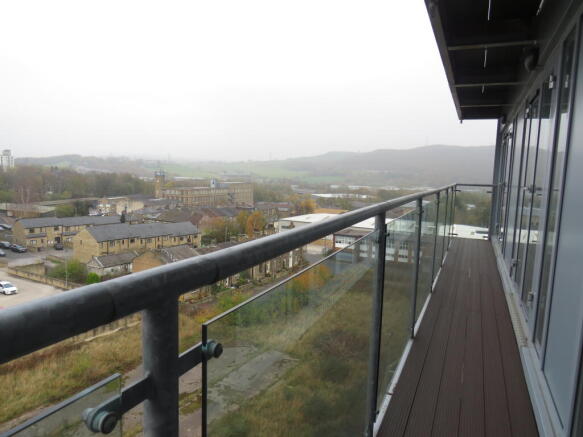 3 bed Apartment to rent Image 9