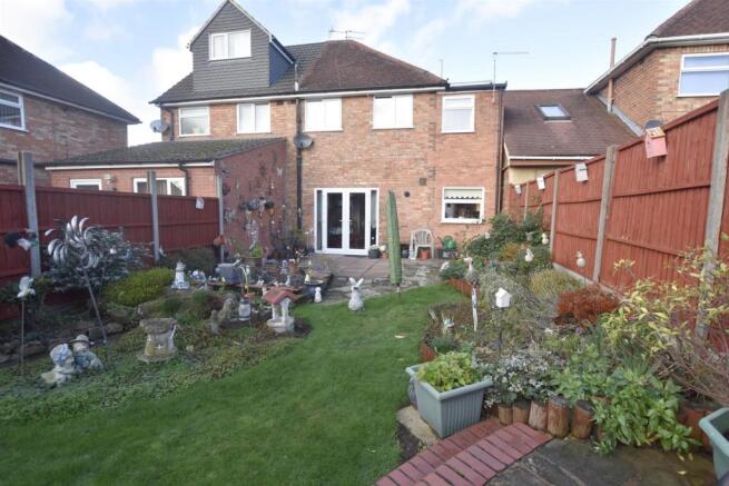 REAR ENCLOSED GARDEN