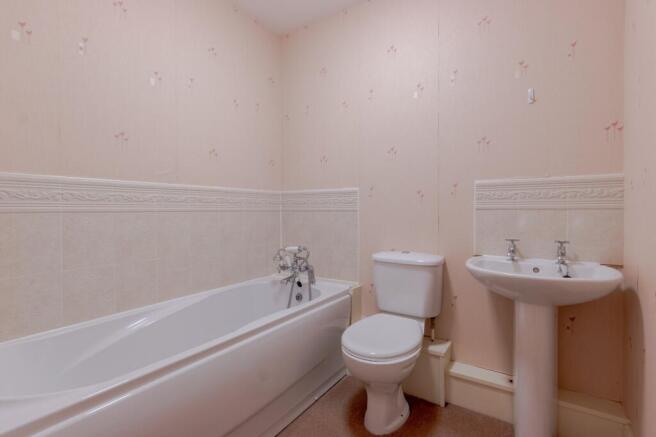 2 bed Flat for sale Image 5
