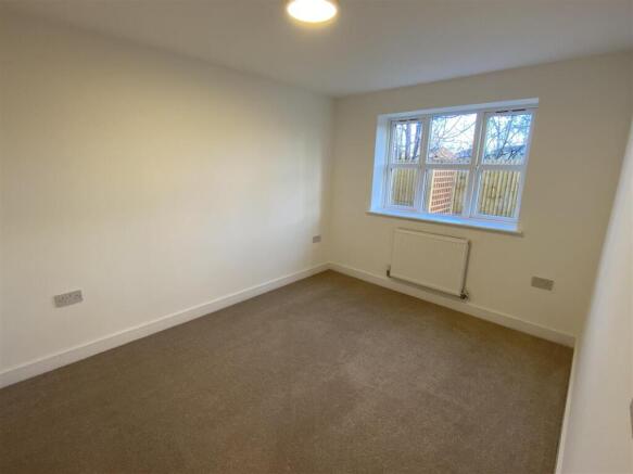 2 bed Apartment to rent Image 4