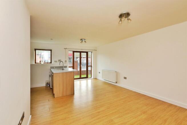 2 bed Ground Flat for sale Image 5