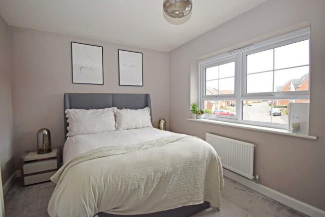 16 Furnival Drive, bed 1b.jpg