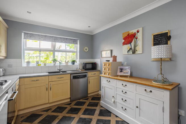 4 bed Detached for sale Image 12