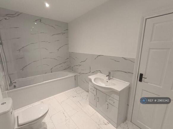 2 bed Terraced to rent Image 6
