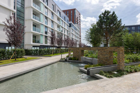 Wandsworth Road, Nine Elms, SW8