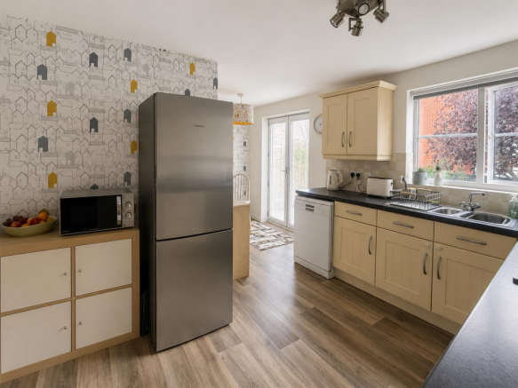 4 bed Detached for sale Image 10