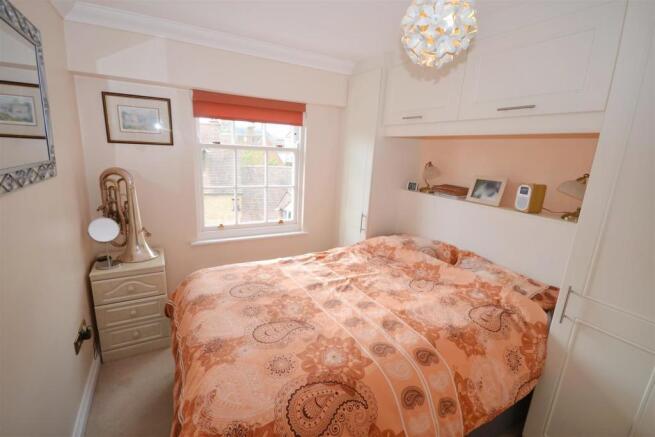 Bed 2.jpg
