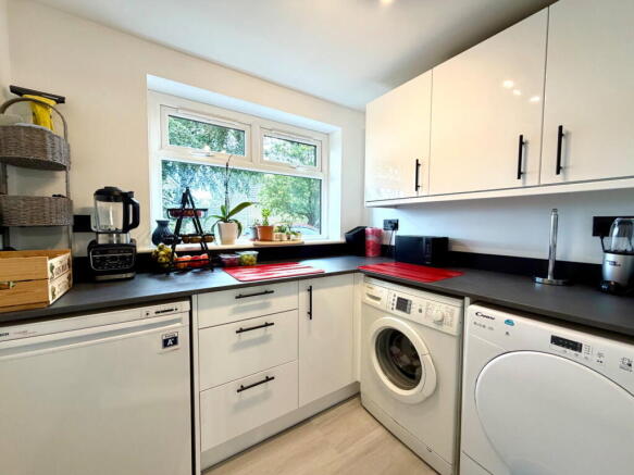 4 bed Detached for sale Image 8