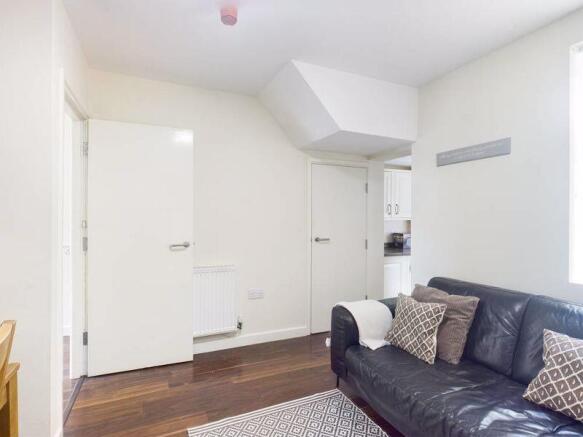 1 bed Town House to rent Image 9