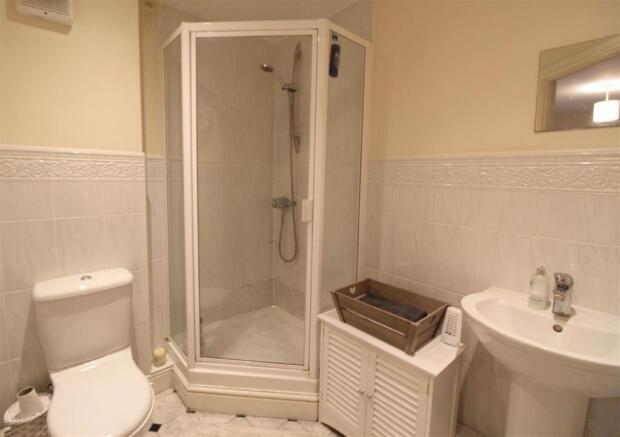 Ensuite shower room.jpg