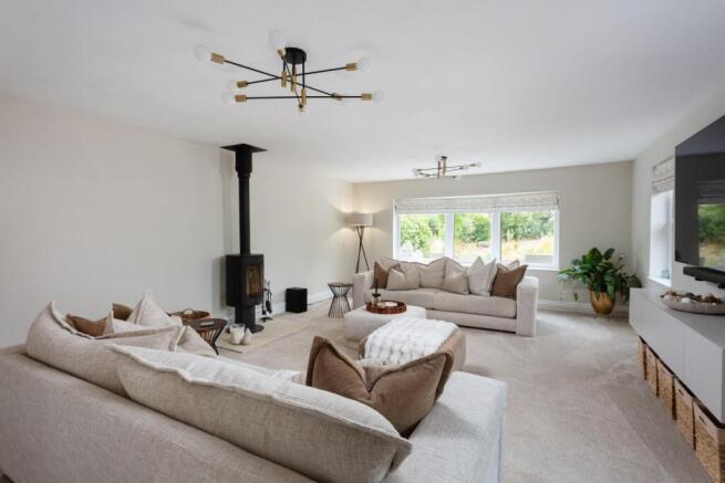 4 bed Detached for sale Image 10