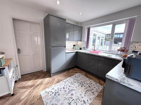 3 bed Semi-Detached for sale Image 4