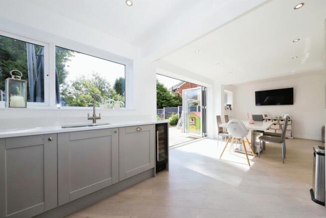 Kitchen/Dining Area