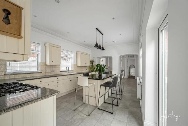 Kitchen/Breakfast Room