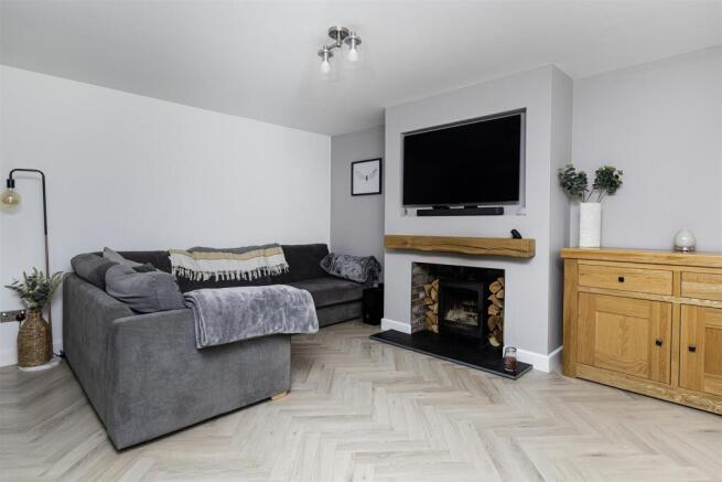 3 bed Semi-Detached Bungalow for sale Image 12