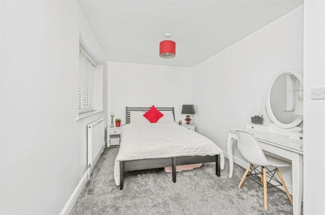5 bed Detached for sale Image 11