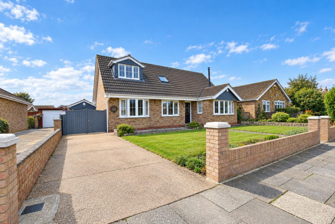 4-bed detached on Manley Gardens, Cleethorpes, £350,000