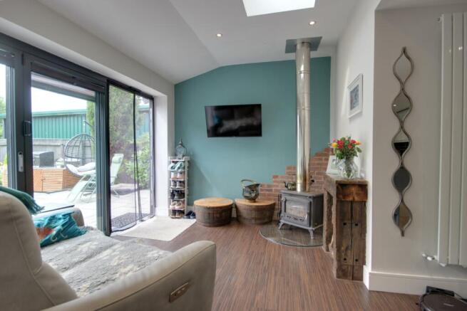 3 bed Semi-Detached for sale Image 10