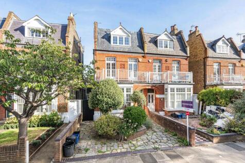 Lawn Crescent,
Kew, TW9