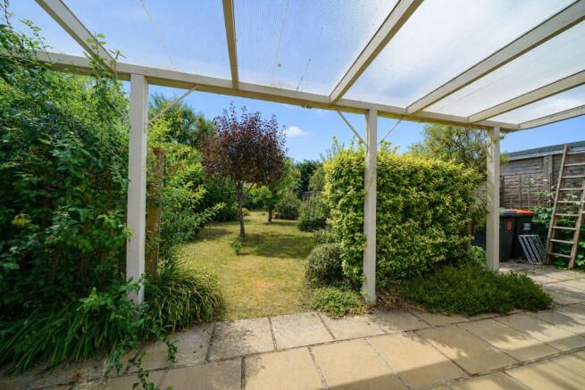 Five Oaks, Caddington, LU1 photo 4