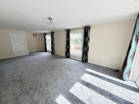4 bed Detached Bungalow for sale Image 6