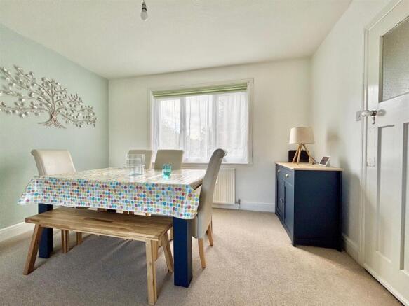 SITTING / DINING ROOM
