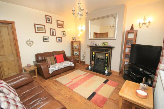 FRONT FACING LOUNGE