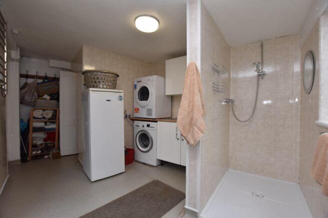 UTILITY/SHOWER SUITE